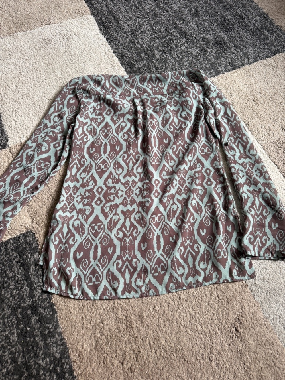 BKE Boutique Women's Printed V-Neck Tunic Top -long sleeve - size Small - Picture 2 of 7